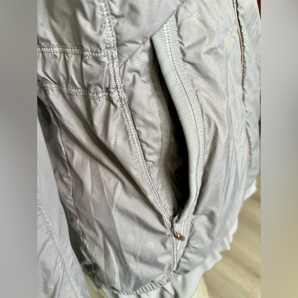 Lulelemon Athletica Grey Goose Down Zip-up Jacket w/ Hood & Ruffle. Size 6 🩶 - Picture 8 of 16